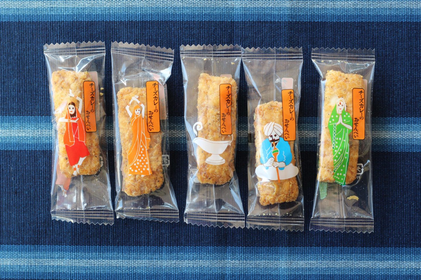 桑名市名物 美鹿山荘のカレーのおせんべい 個性的なデザインで遊ぶ