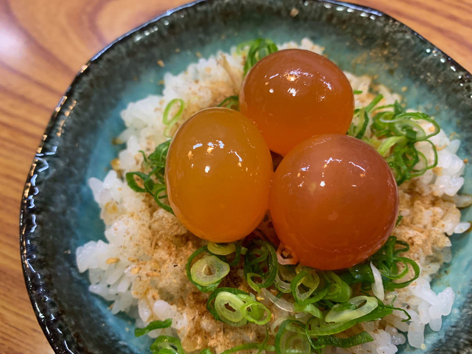 伊勢市駅から徒歩8分 焼き鳥にかわで鶏の旨さとちょうちんの醤油漬けにうっとりします