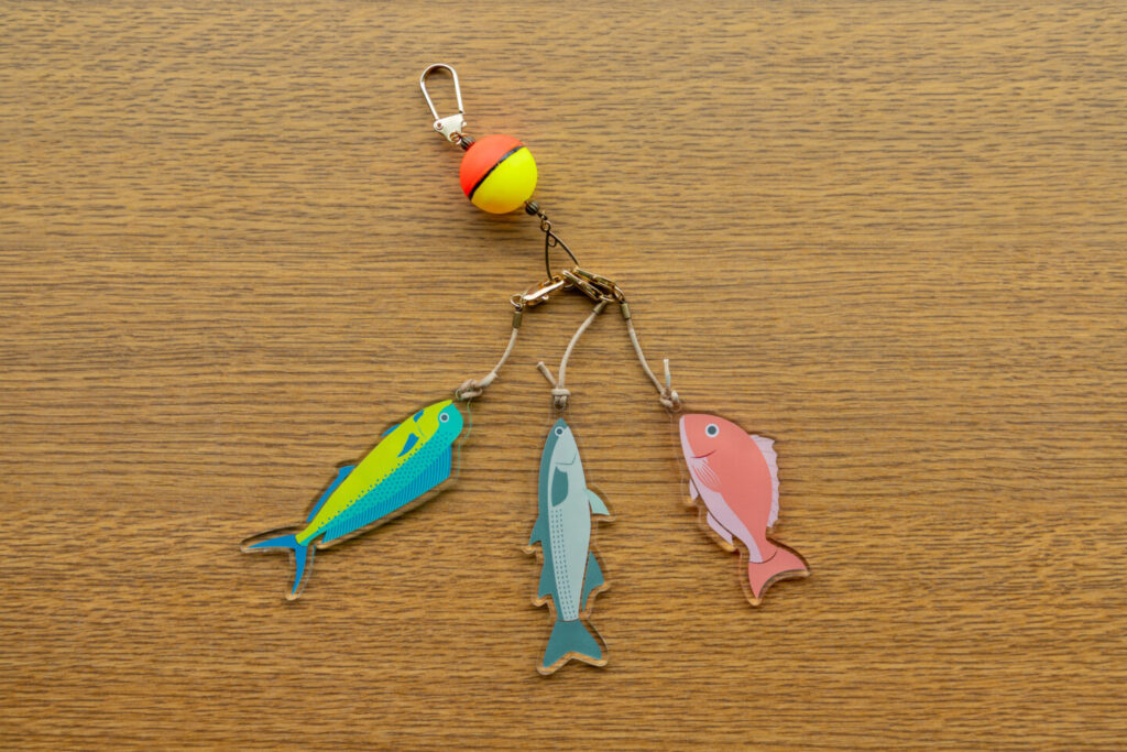 大漁ストラップベースと魚アクキー