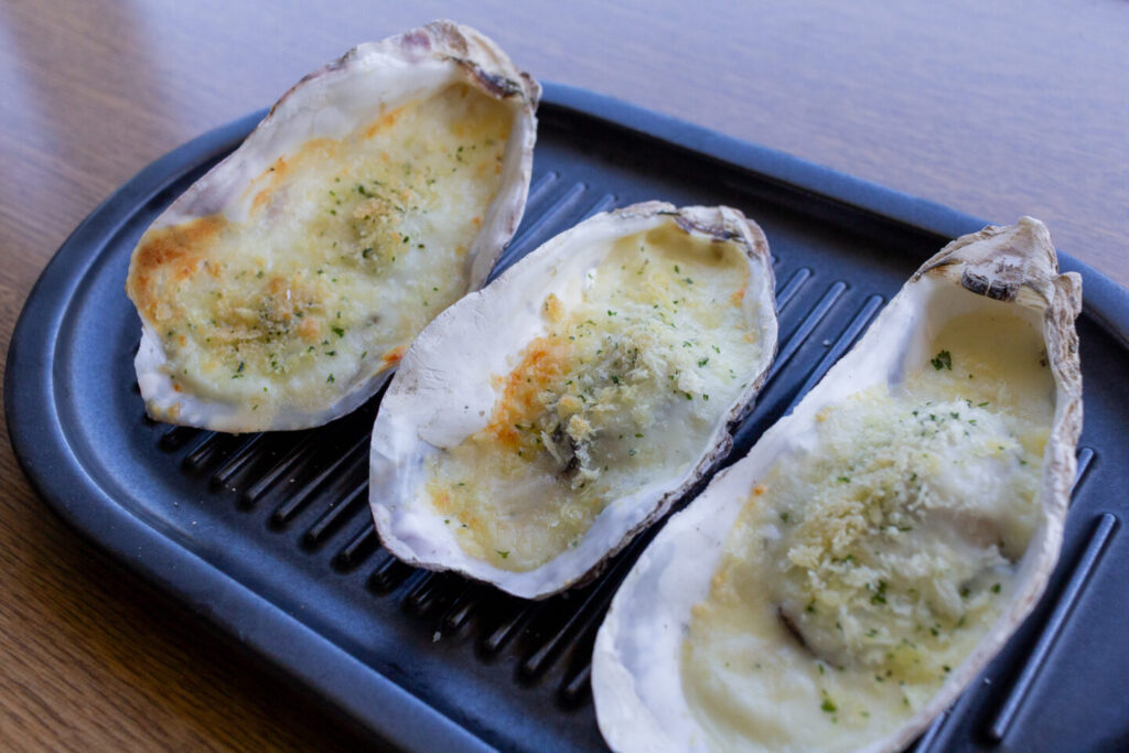浦村牡蠣の旨味を楽しめる魚寅の牡蠣のコキーユ